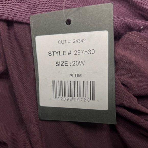 Full Length Sleeveless Gown - Picture 7 of 7